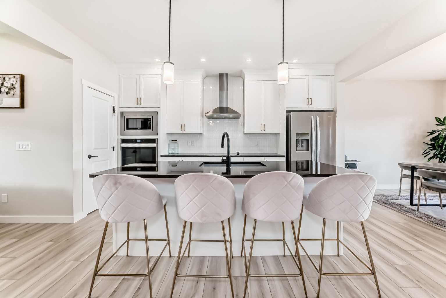 1104 Bayview Gardens SW — photo 4