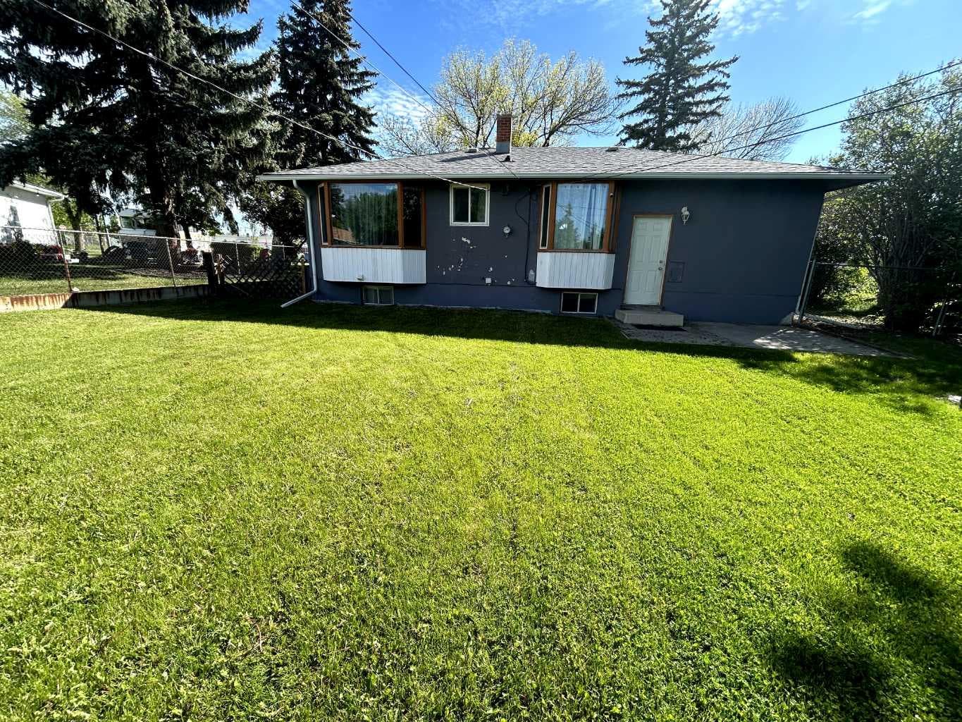 639 Thornhill Drive NW — photo 3