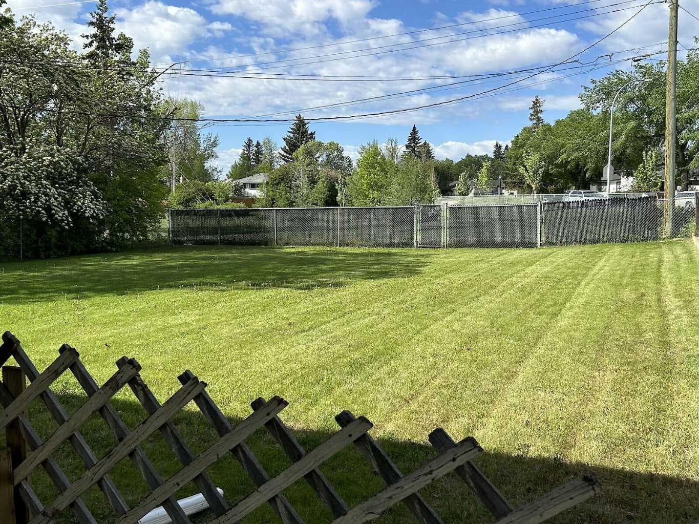 639 Thornhill Drive NW — photo 5