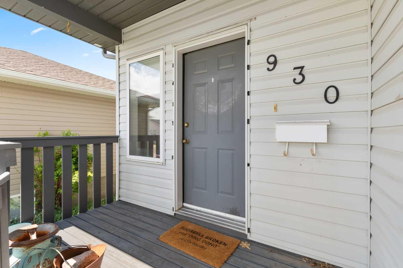 930 Kipling Crescent SW — photo 3