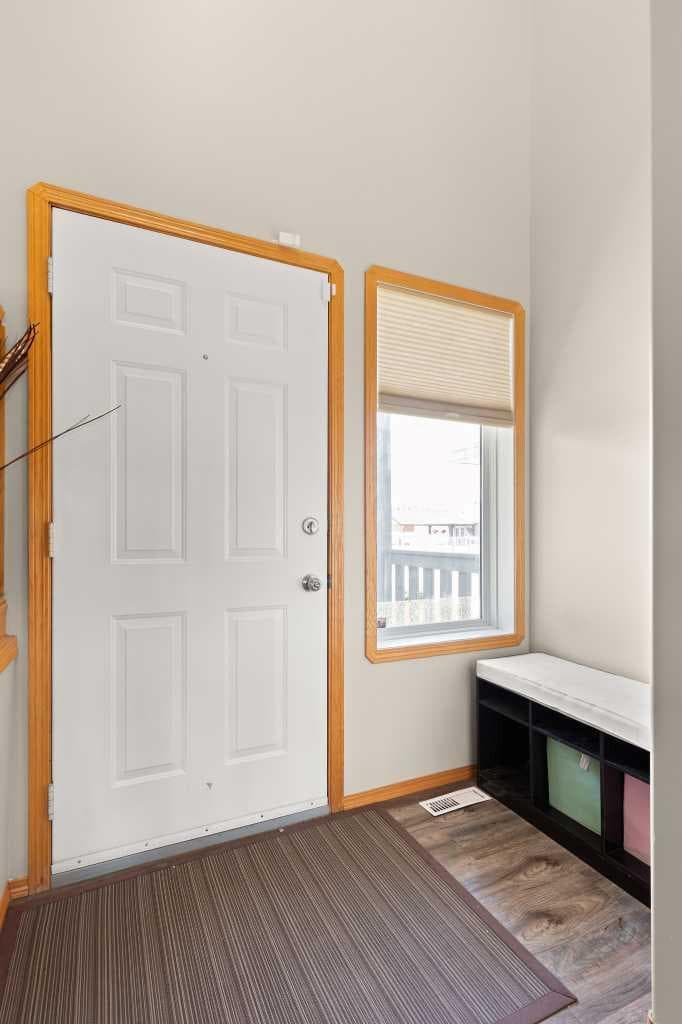 930 Kipling Crescent SW — photo 4
