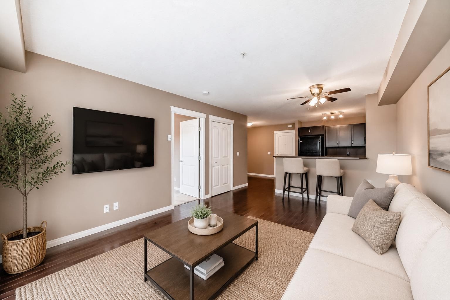 Apartment in McKenzie Towne