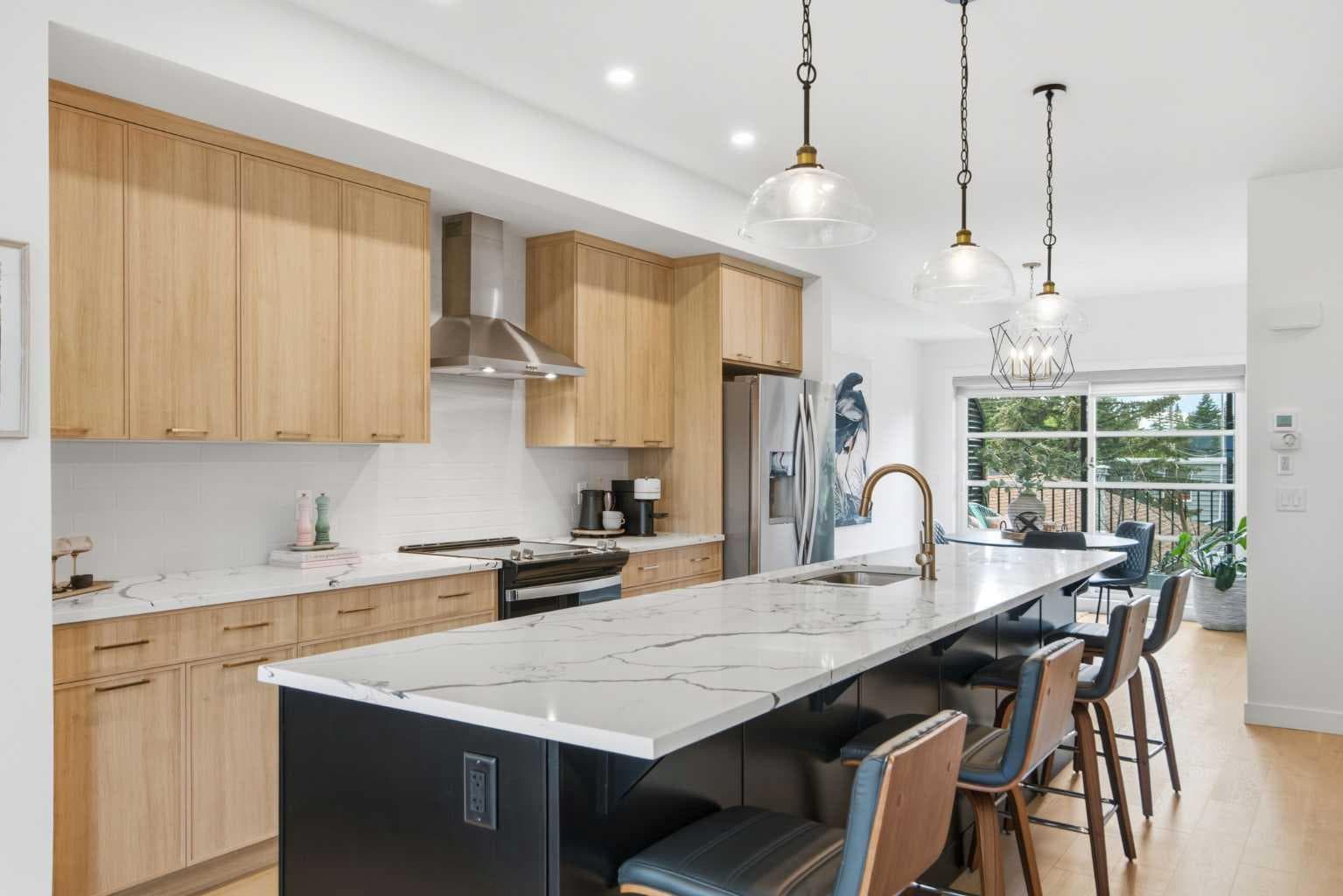5111 19 Street SW — photo 2