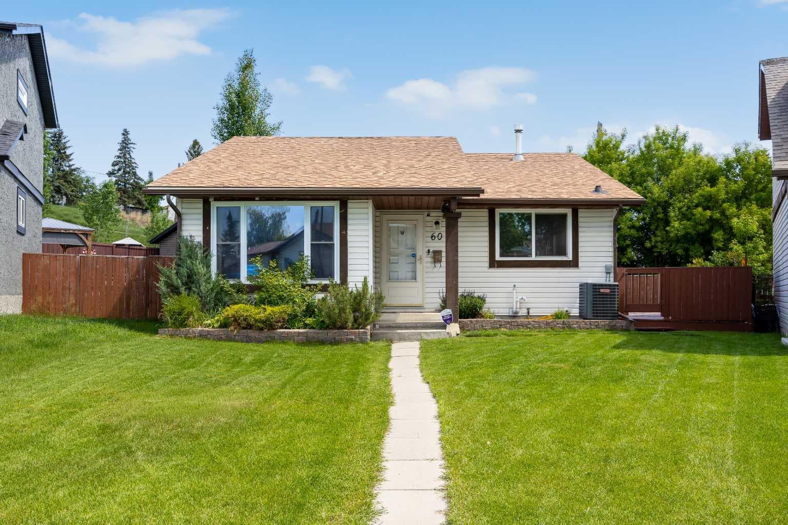 60 Ogmoor Crescent SE — photo 1