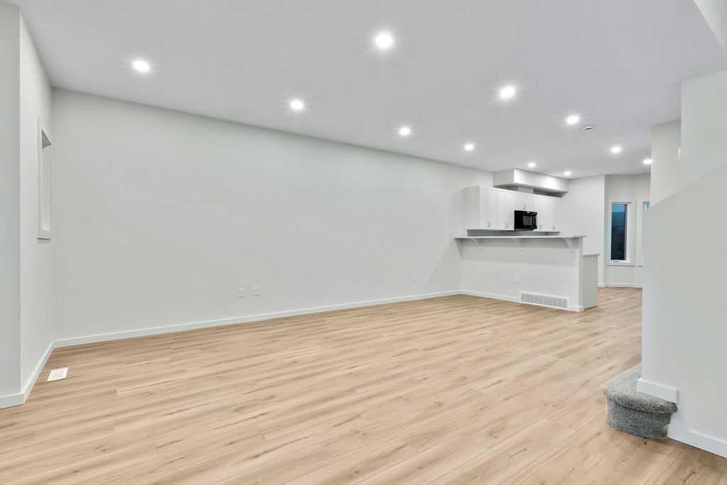 407 Strathcona Circle — photo 4