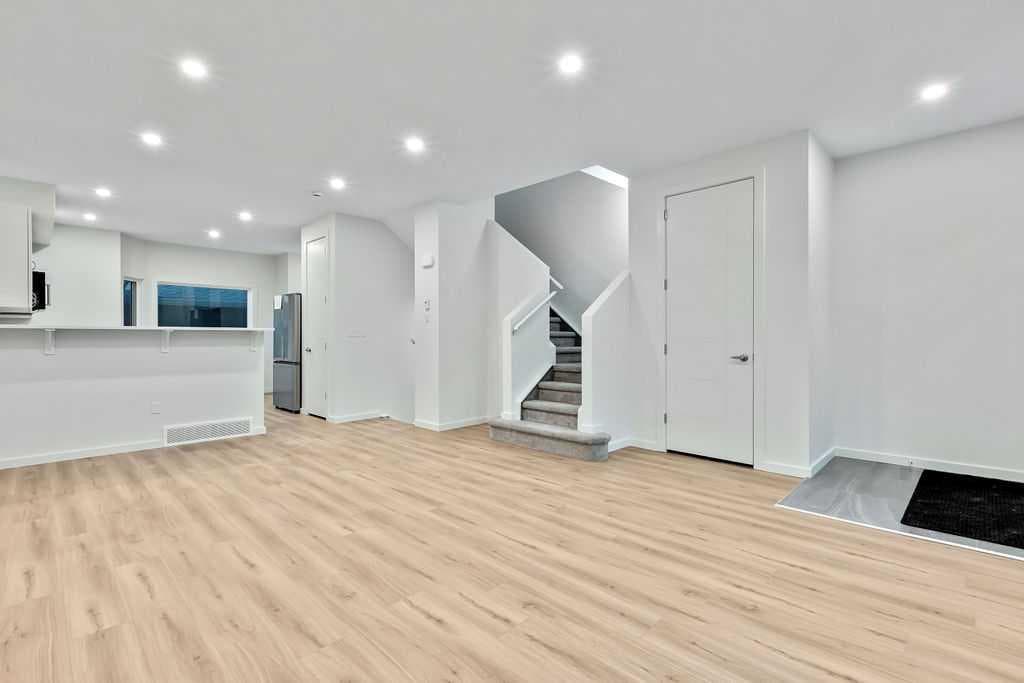 407 Strathcona Circle — photo 5