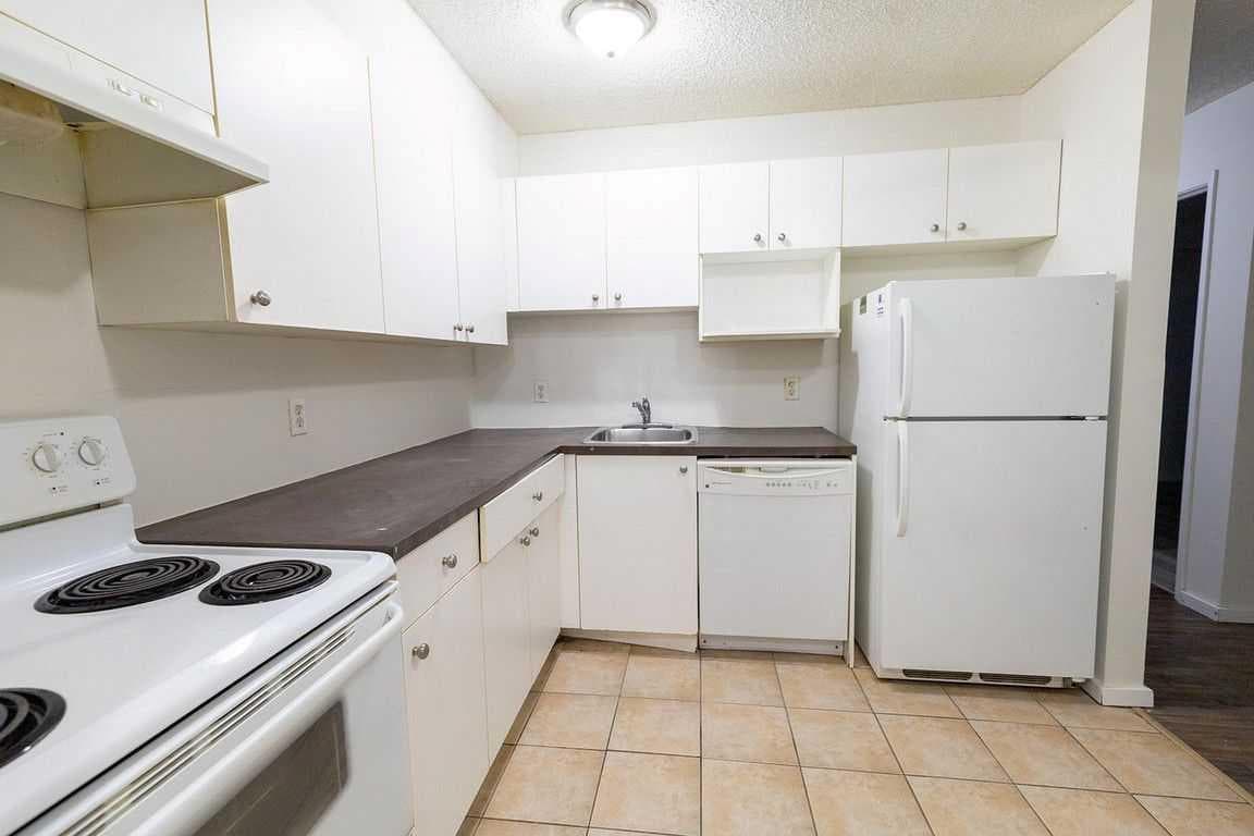 216 Doverglen Crescent SE — photo 3