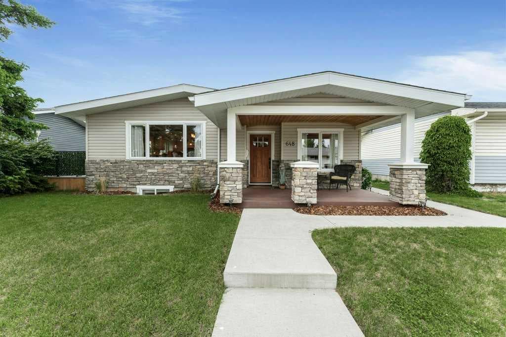 Detached in Acadia