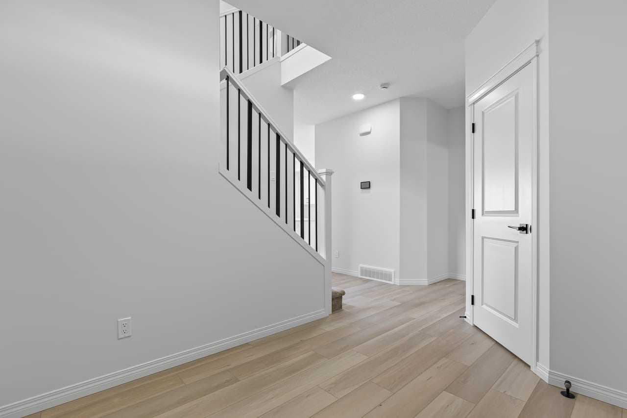 138 Corner Glen Square NE — photo 2
