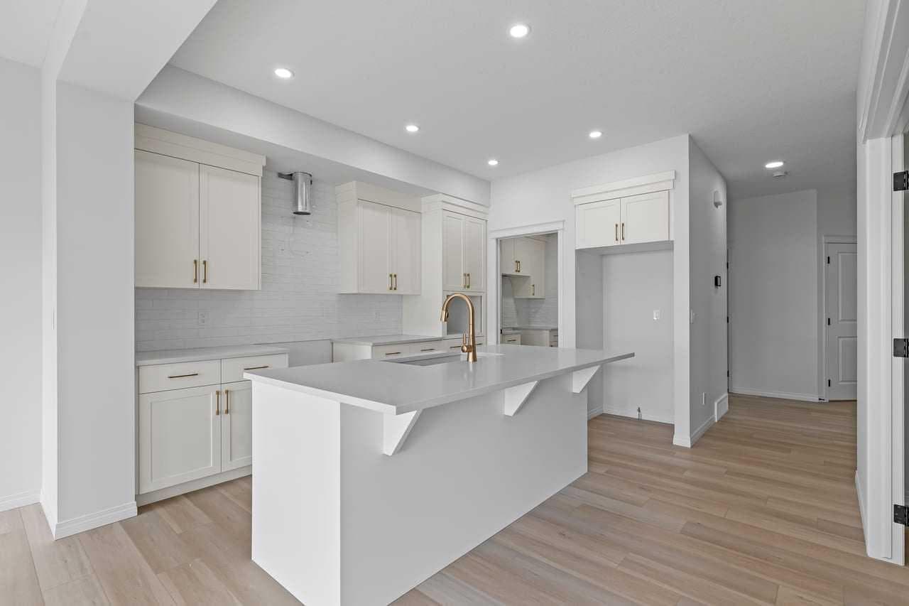138 Corner Glen Square NE — photo 4