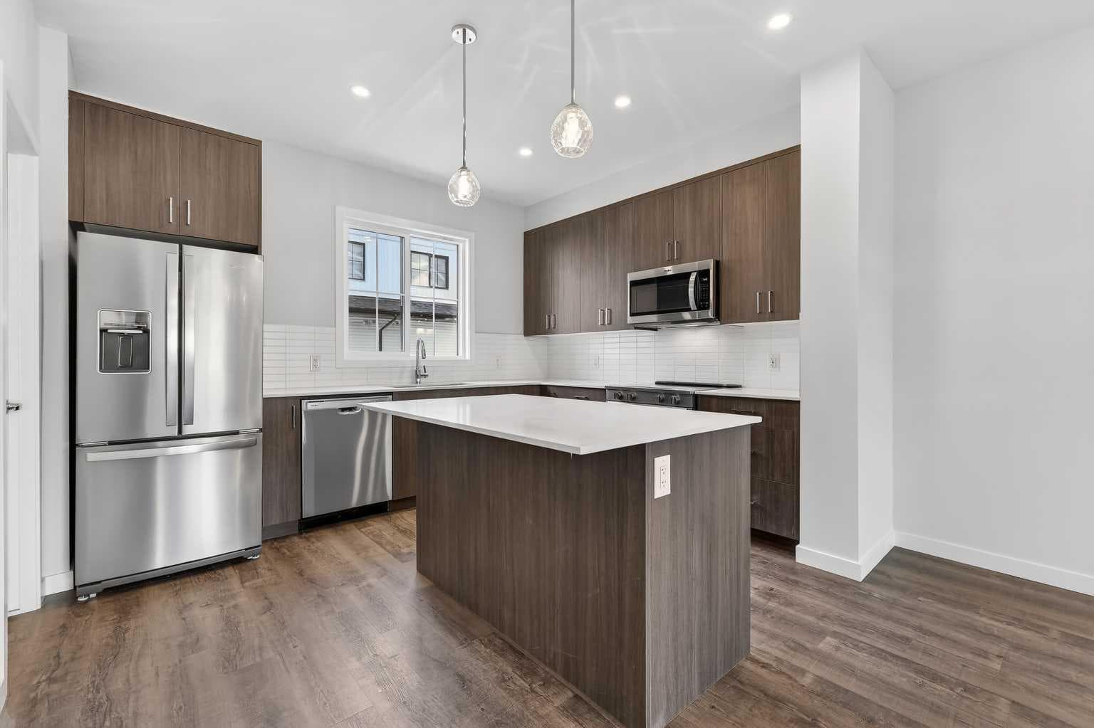 172 Hotchkiss Common SE — photo 2