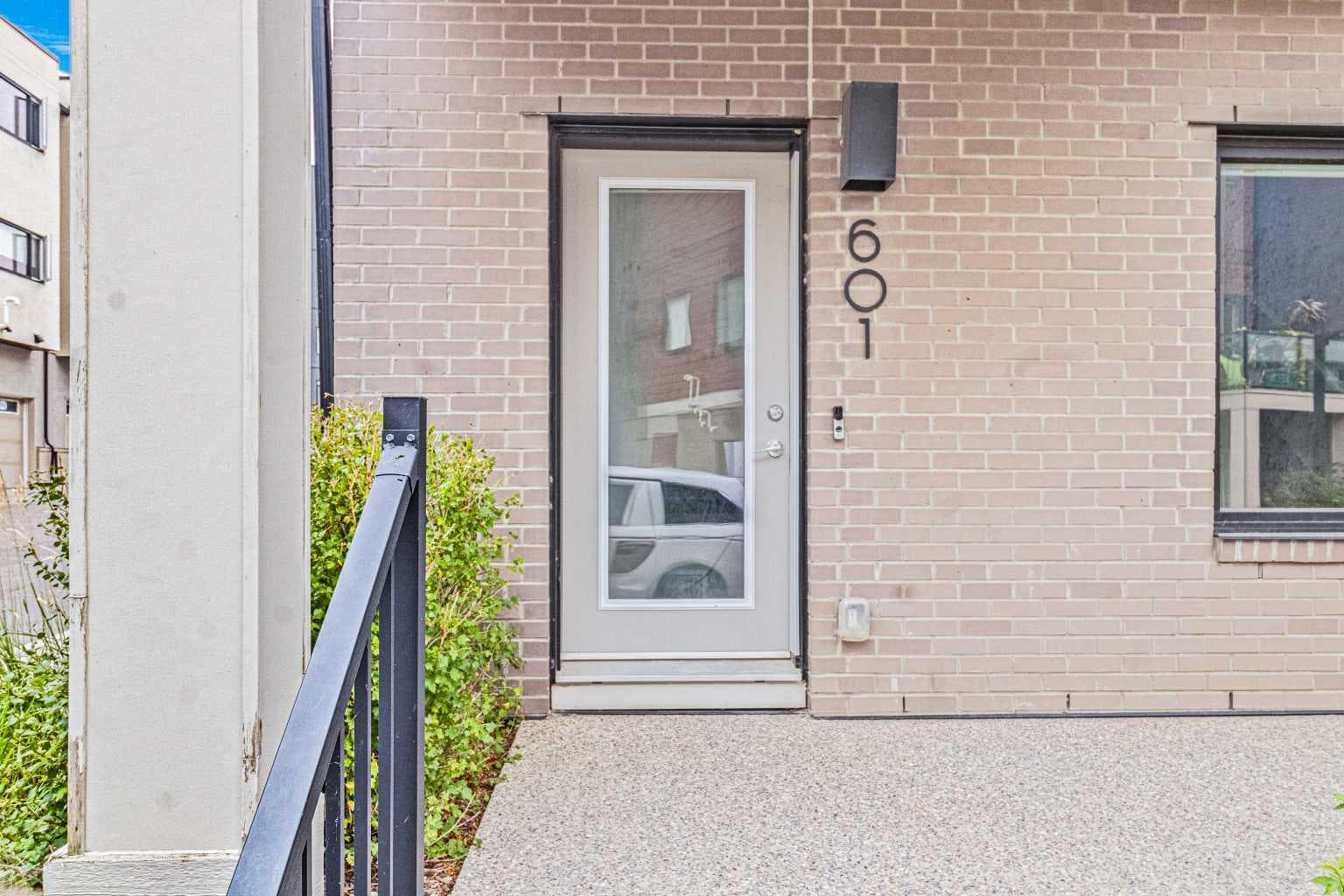 601, 218 Sherwood Square NW — photo 4