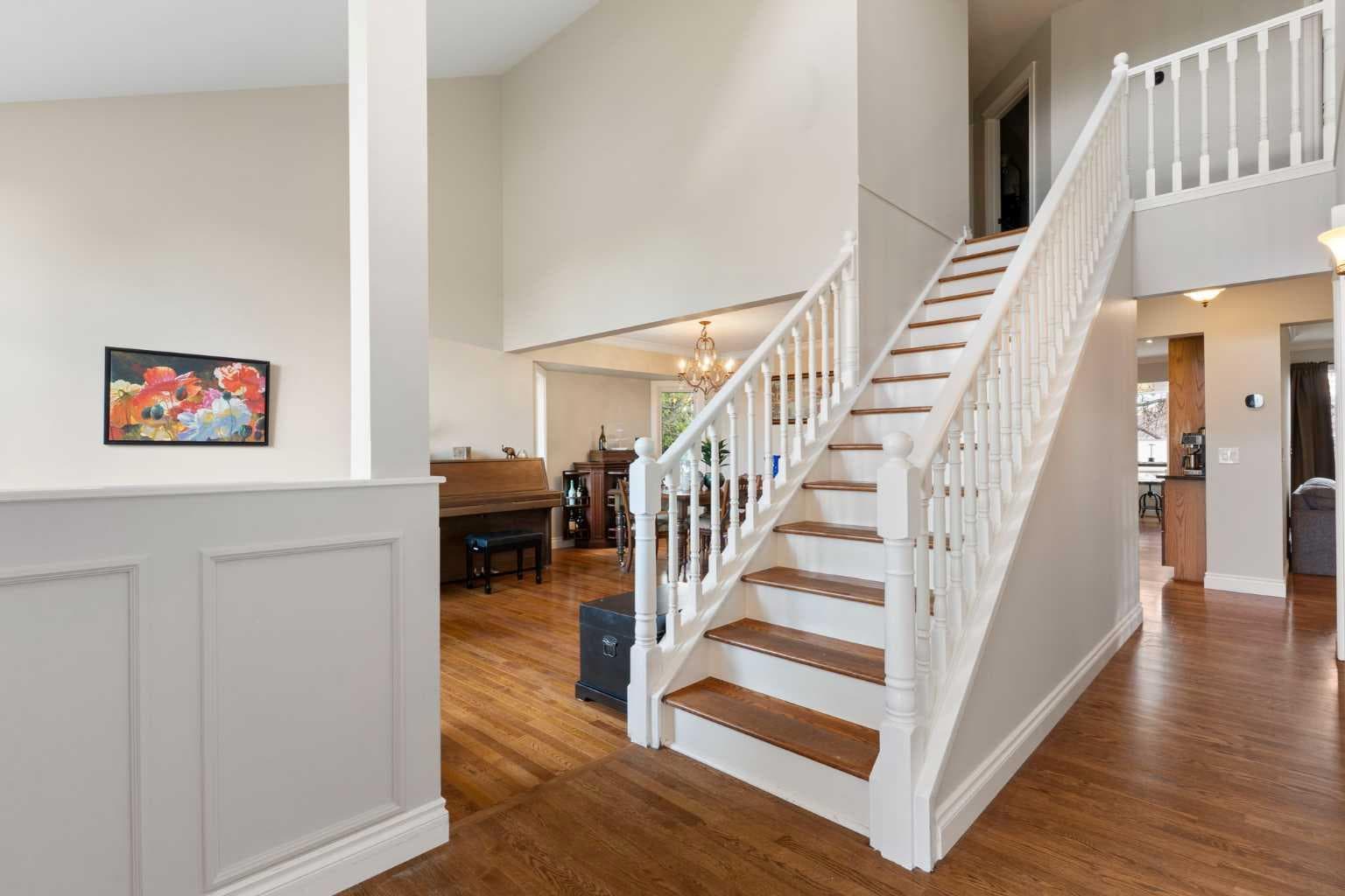 476 Silvergrove Gardens NW — photo 3
