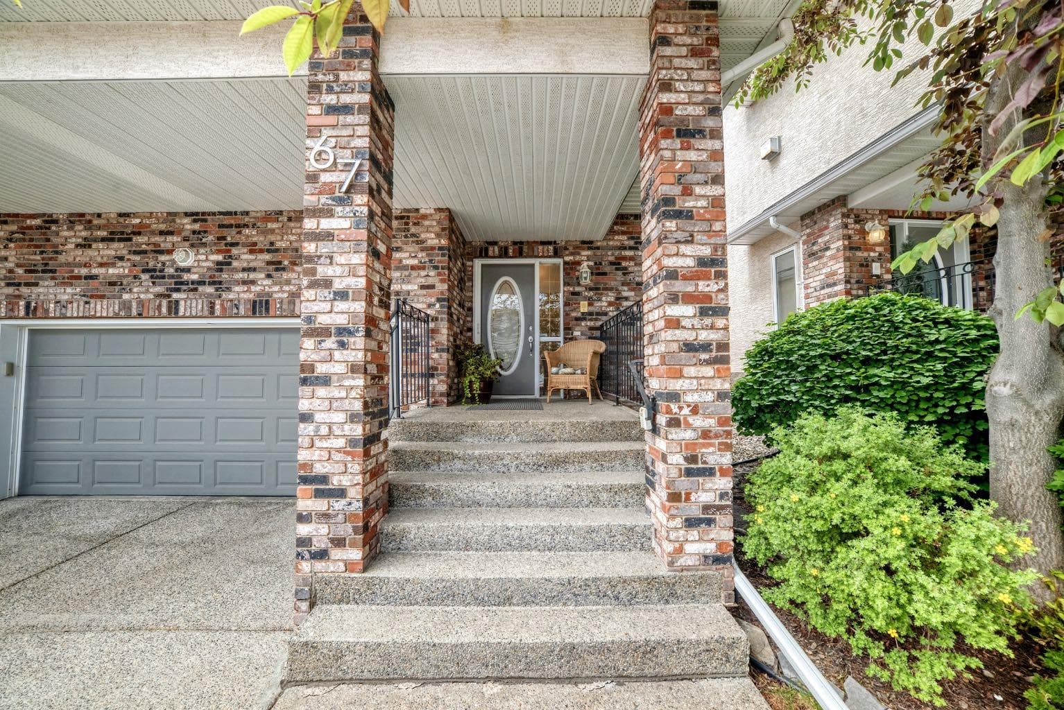 Semi Detached (Half Duplex) in Signal Hill