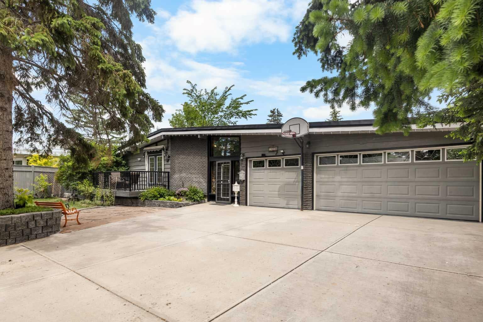 1408 104 Avenue SW — photo 1