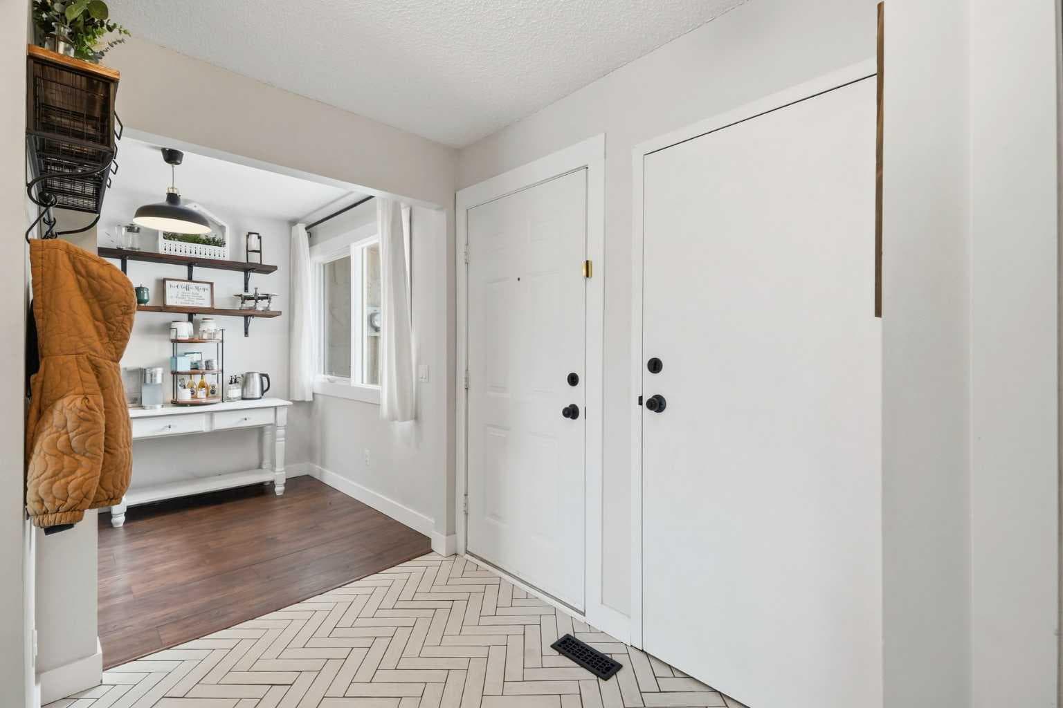 25, 228 Theodore Place NW — photo 3