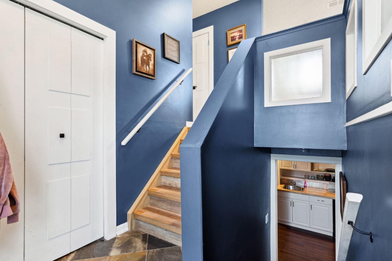 147 Falchurch Crescent NE — photo 2