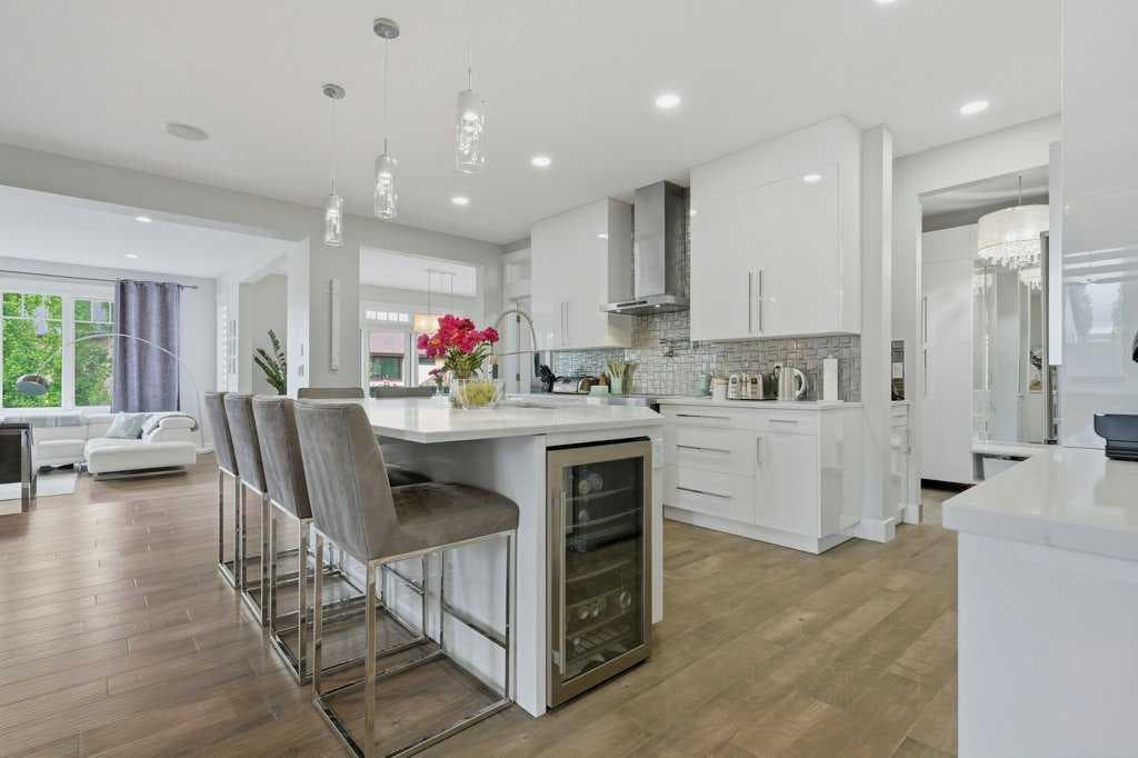 73 Westpark Crescent SW — photo 2
