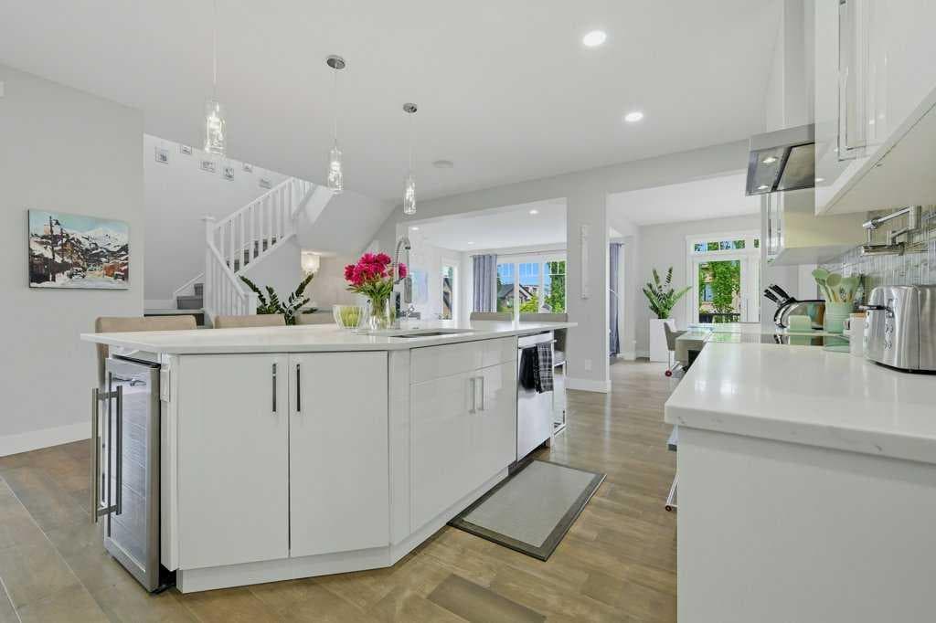 73 Westpark Crescent SW — photo 4