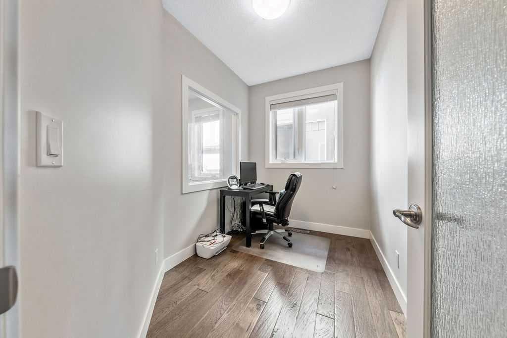 82 Panton View NW — photo 3