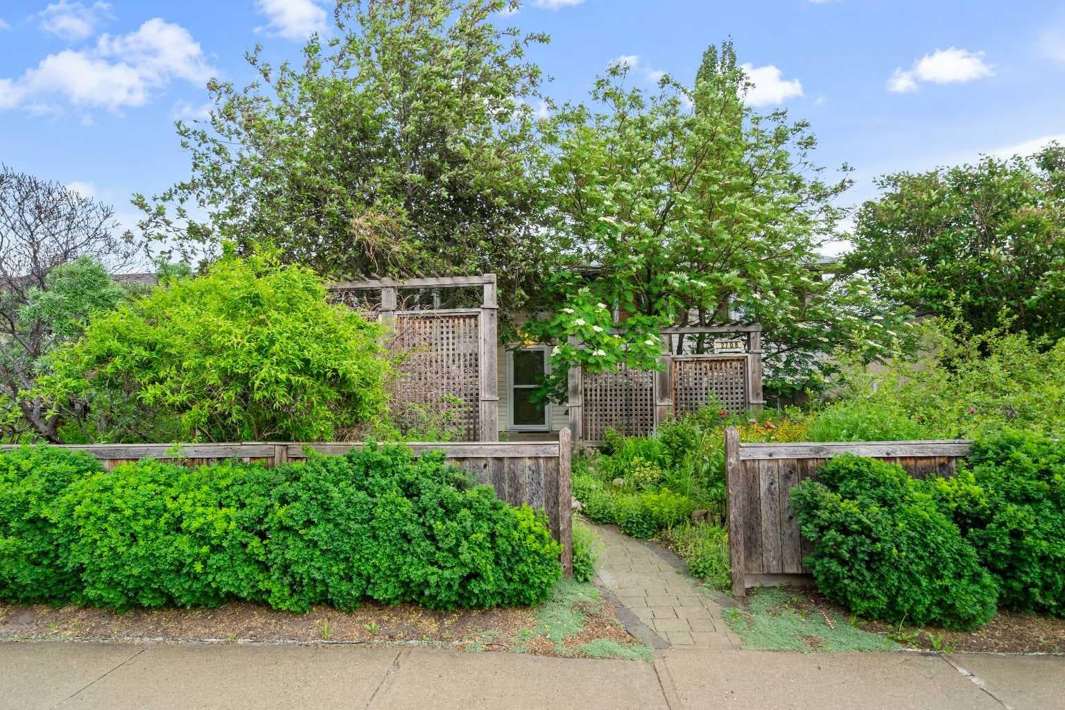 2708 48 Street NE — photo 2
