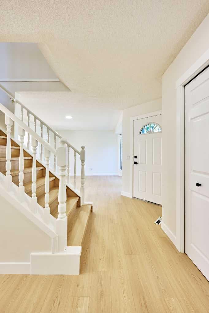 128 Shawbrooke Close SW — photo 4