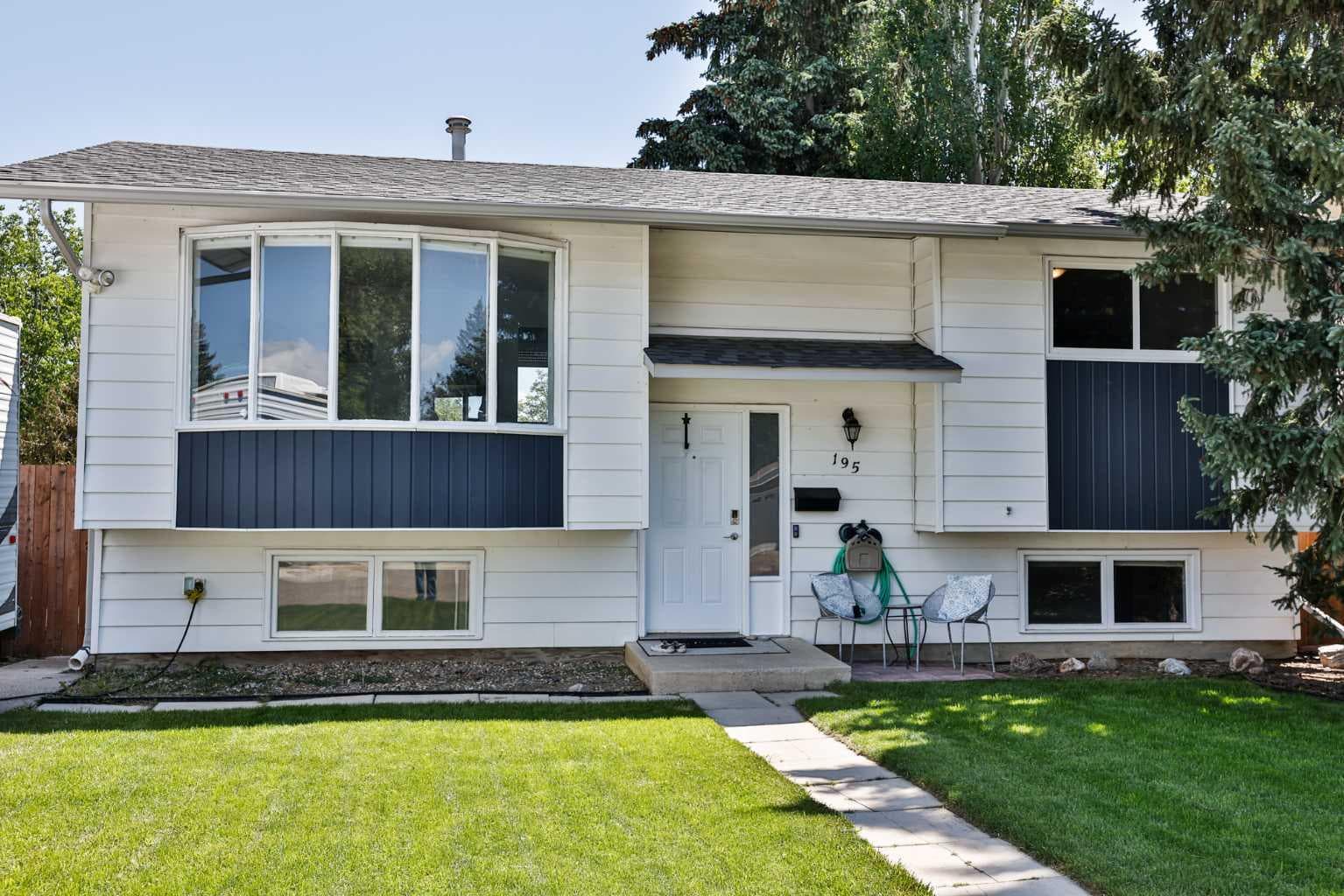 195 Laval Boulevard W — photo 1