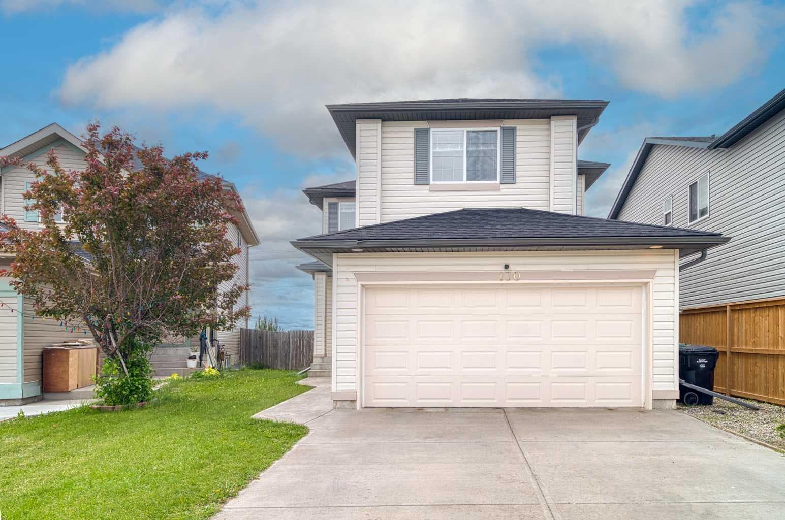 130 Somerglen Way SW — photo 2