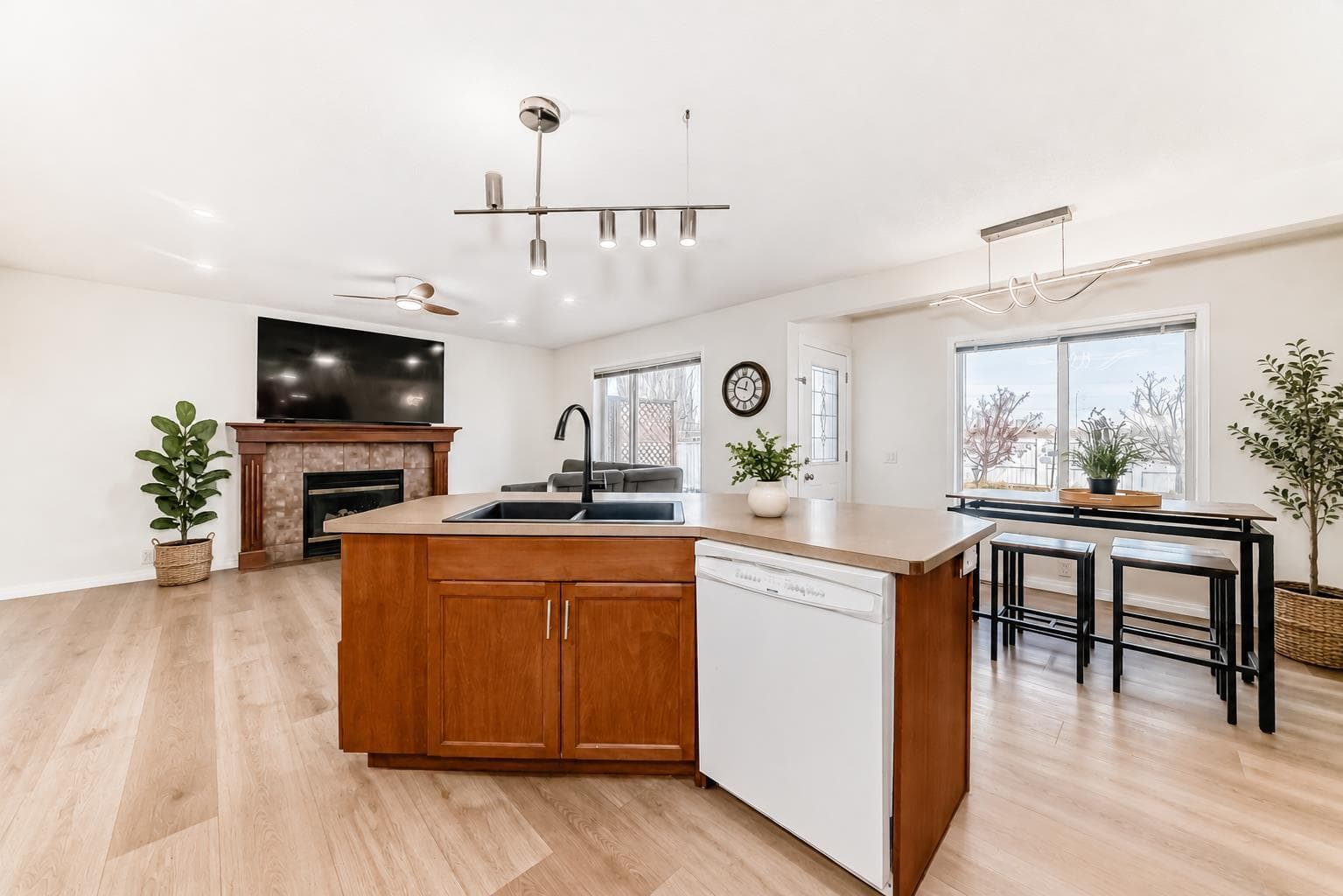 214 Coville Circle NE — photo 4