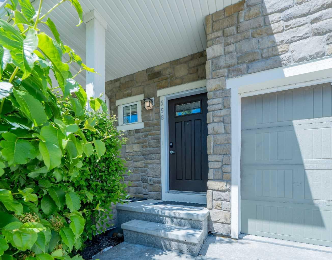 558 Evanston Manor NW — photo 3