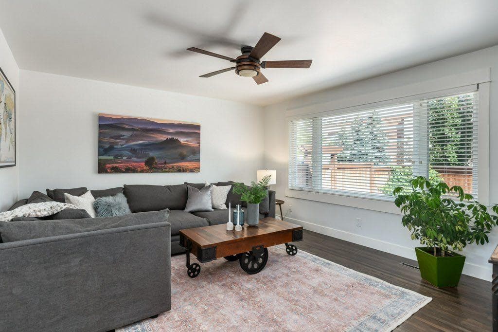 9504 3 Street SE — photo 2
