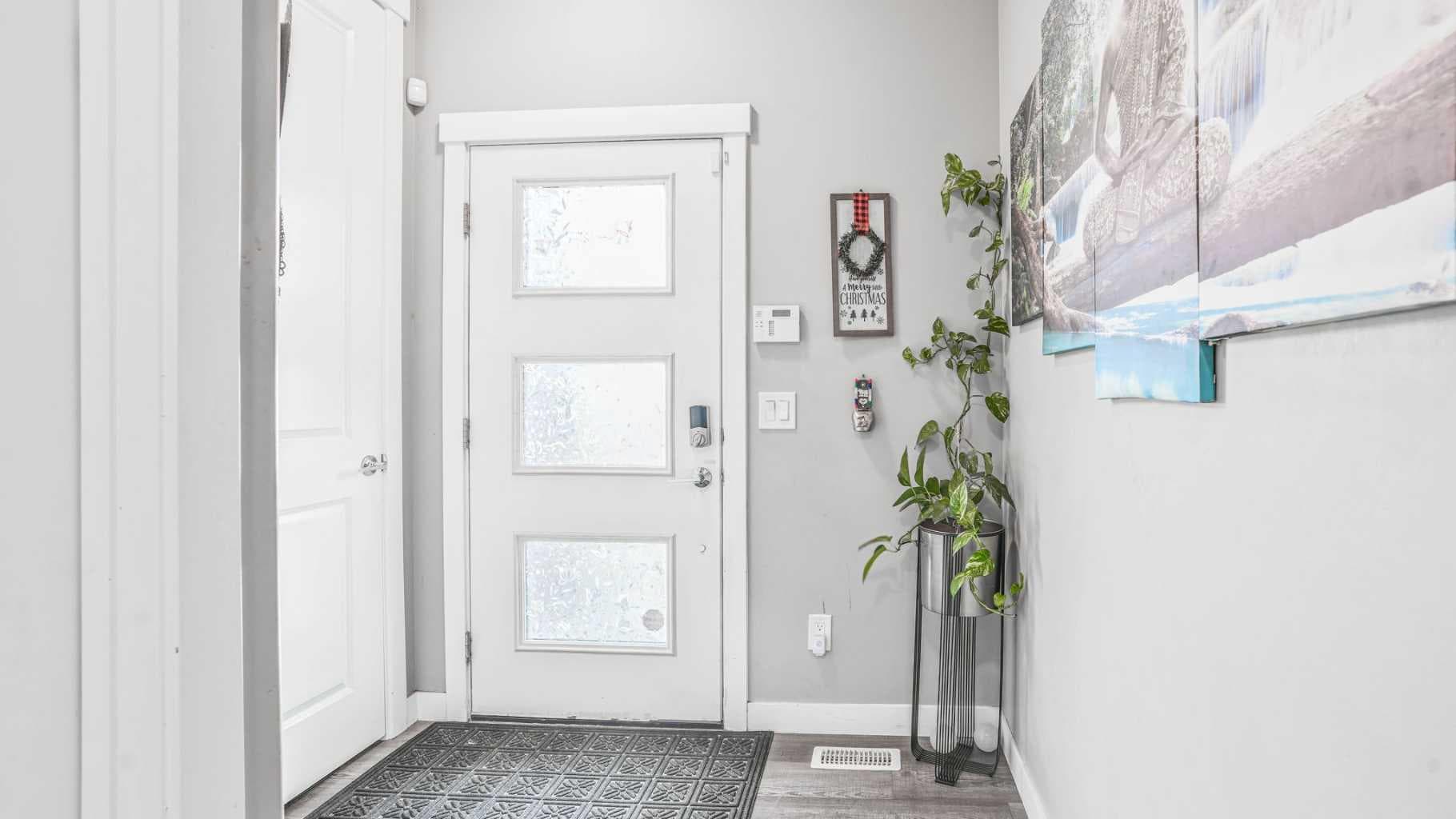 435 Savanna Boulevard NE — photo 2