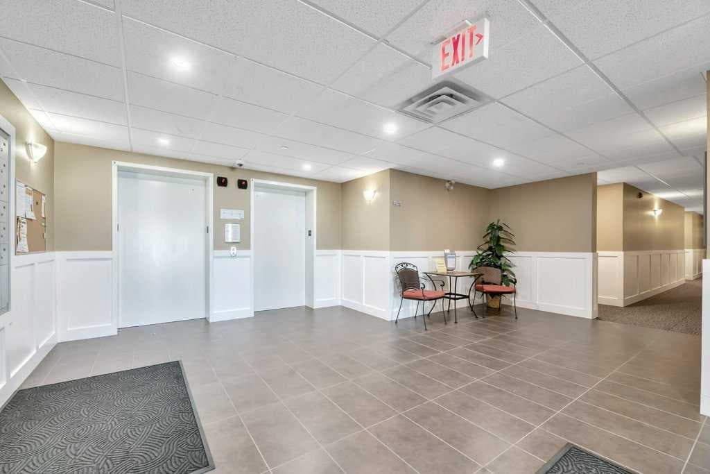 102, 1005B Westmount Drive — photo 5