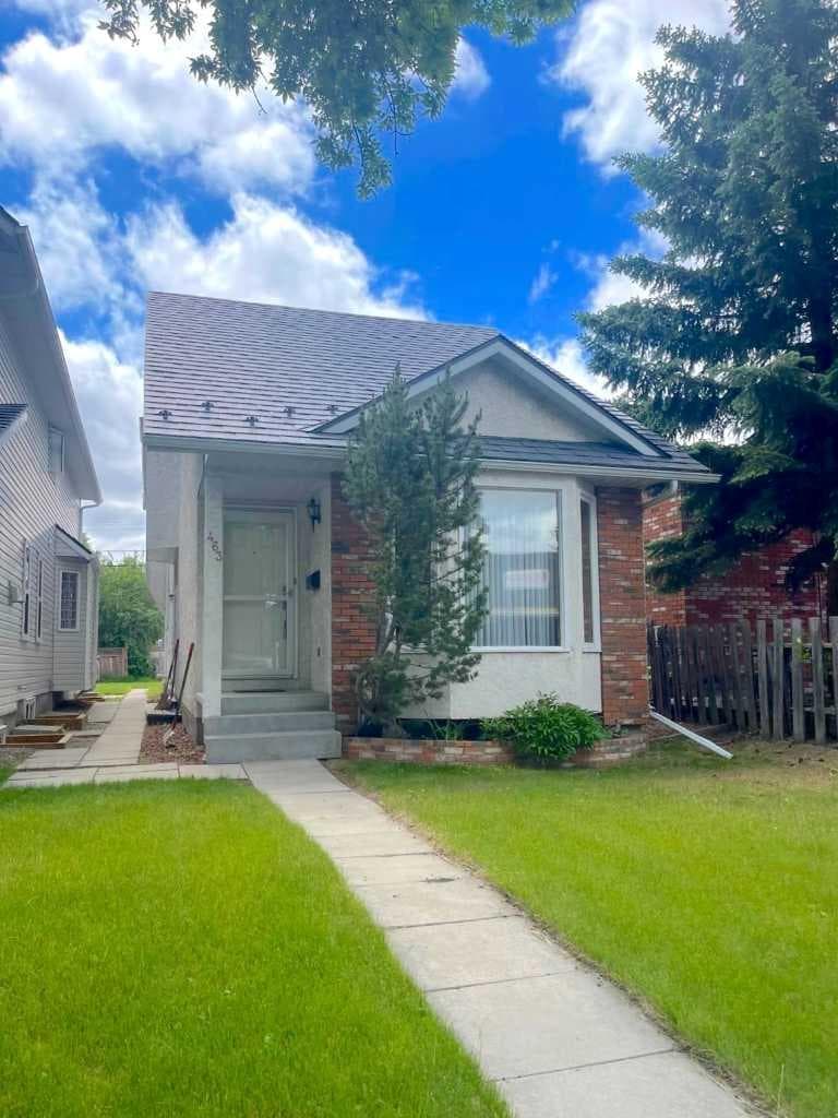 463 23 Avenue NW — photo 1