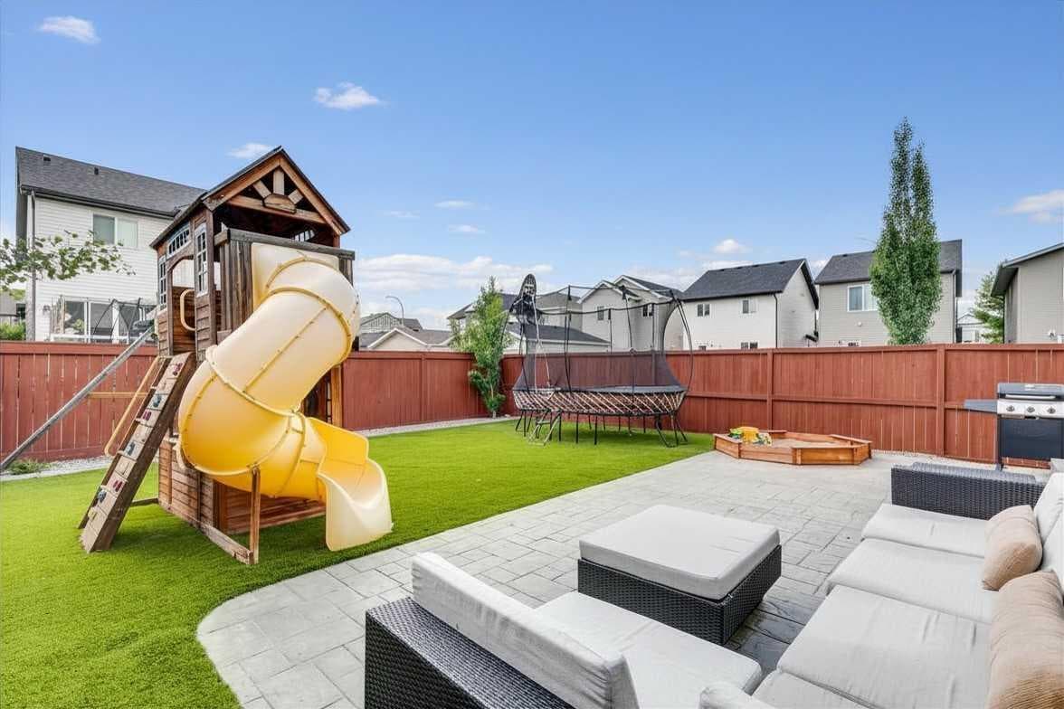 29 Copperpond Parade SE — photo 3