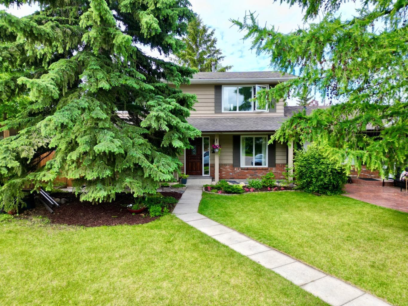 119 Midland Place SE — photo 1