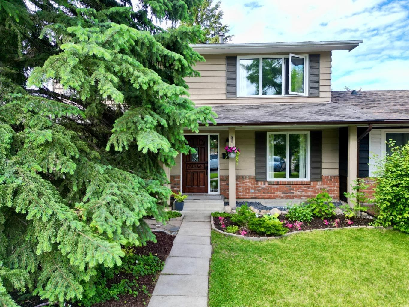 119 Midland Place SE — photo 2