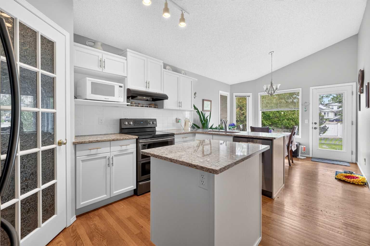 501 Coral Keys Villas NE — photo 4