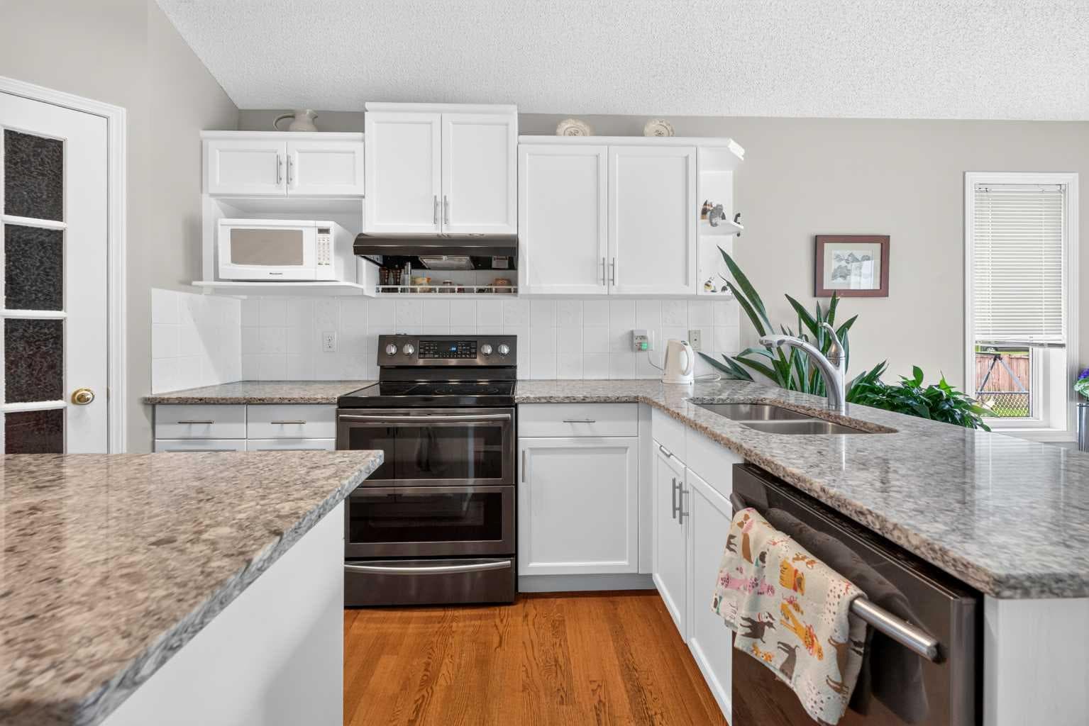 501 Coral Keys Villas NE — photo 5