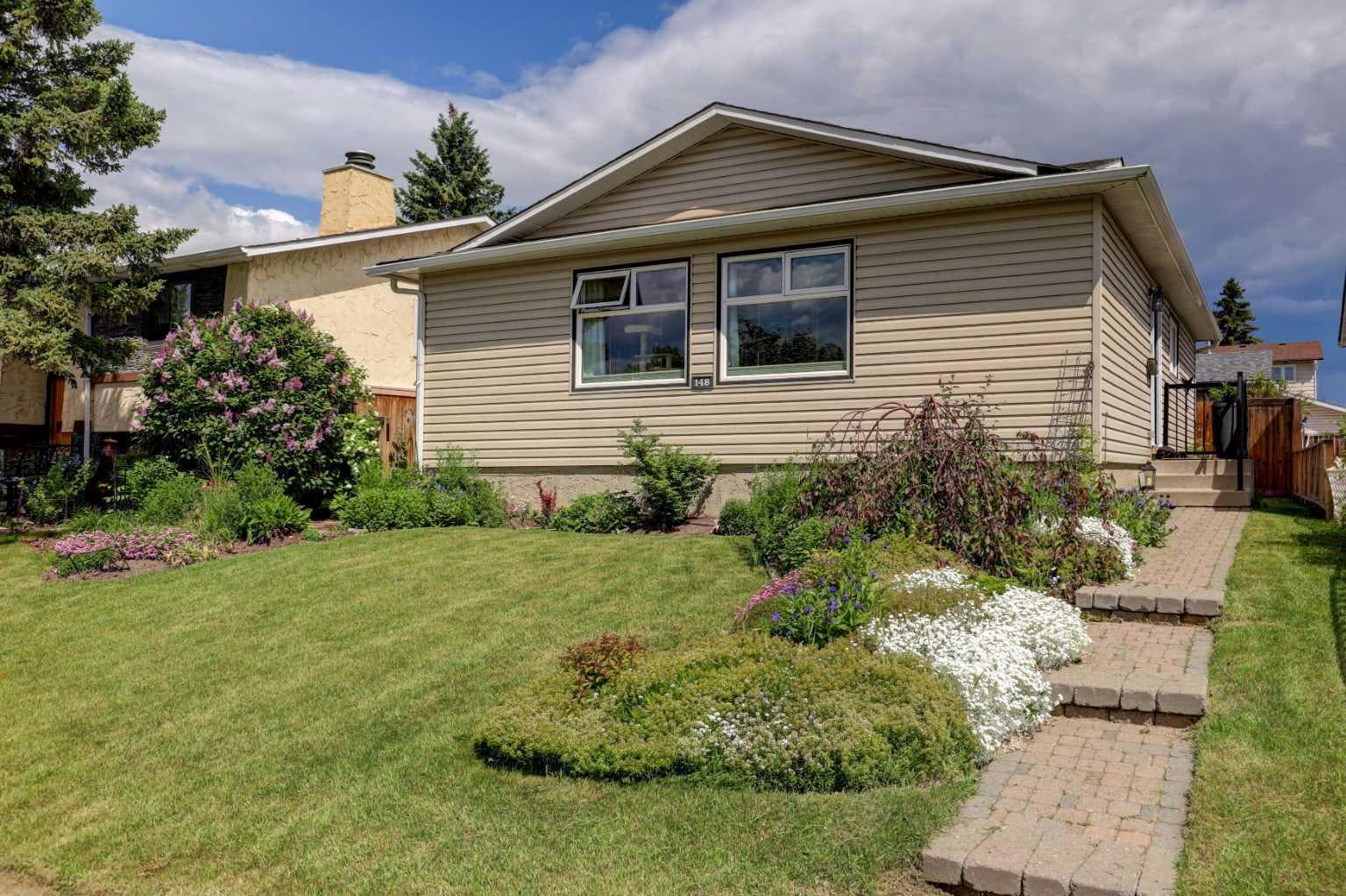 148 Rundlecairn Rise NE — photo 1