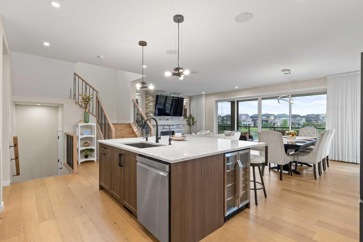 1104 Cranbrook Gardens SE — photo 4