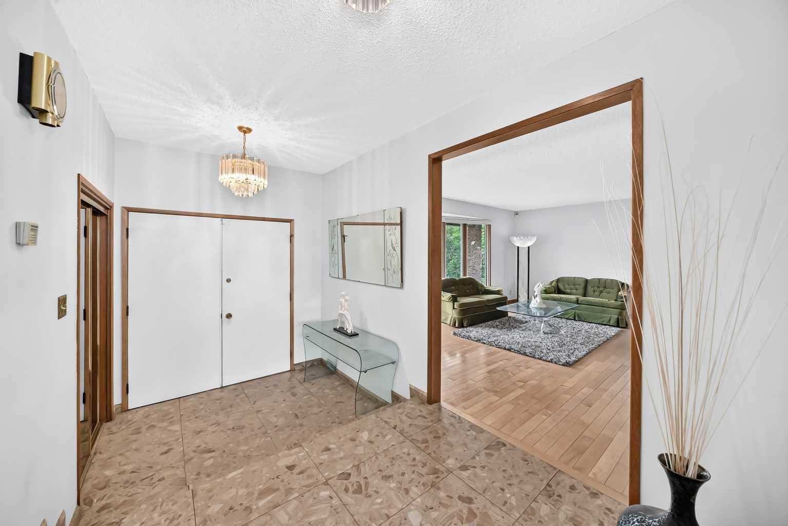 3407 50 Street NW — photo 2