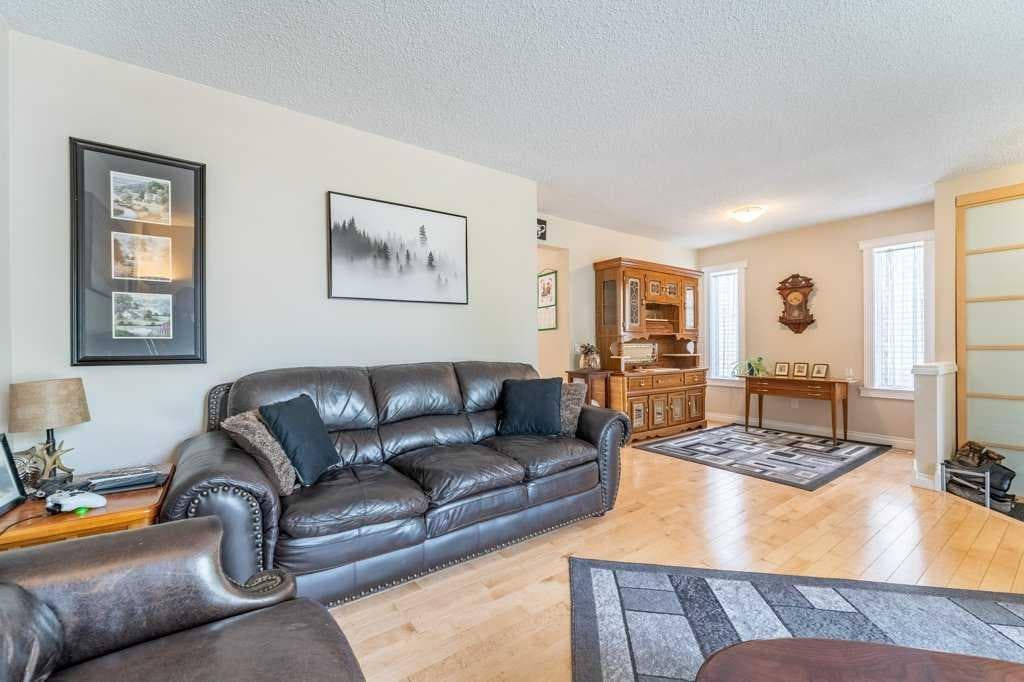 250 Mt Lorette Close SE — photo 4