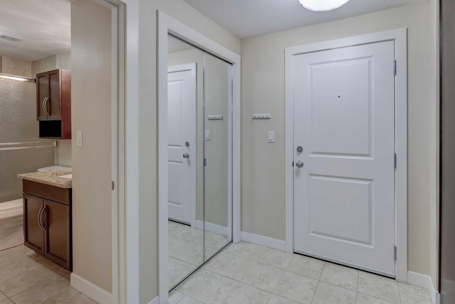 206, 16 Varsity Estates Circle NW — photo 2