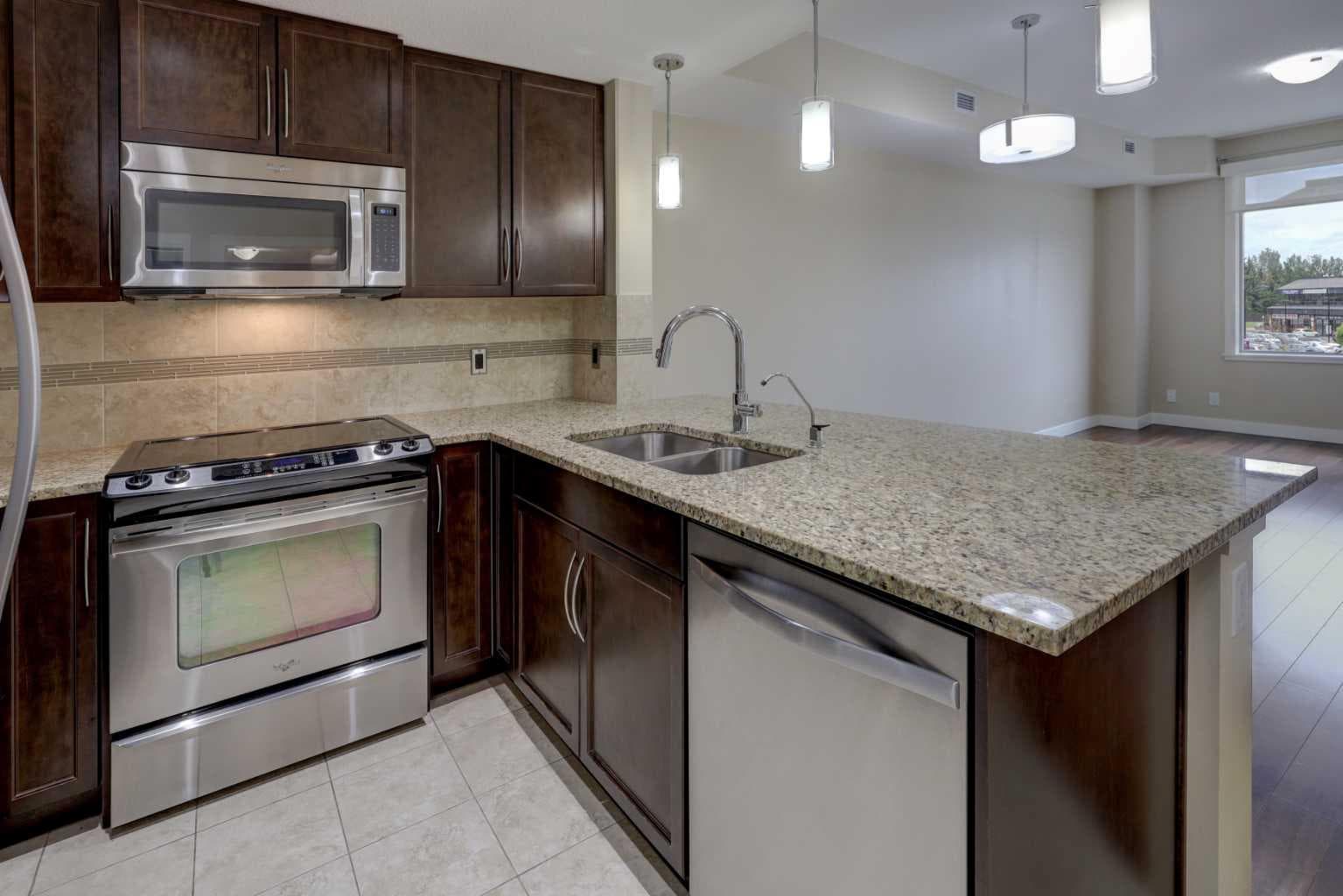 206, 16 Varsity Estates Circle NW — photo 4