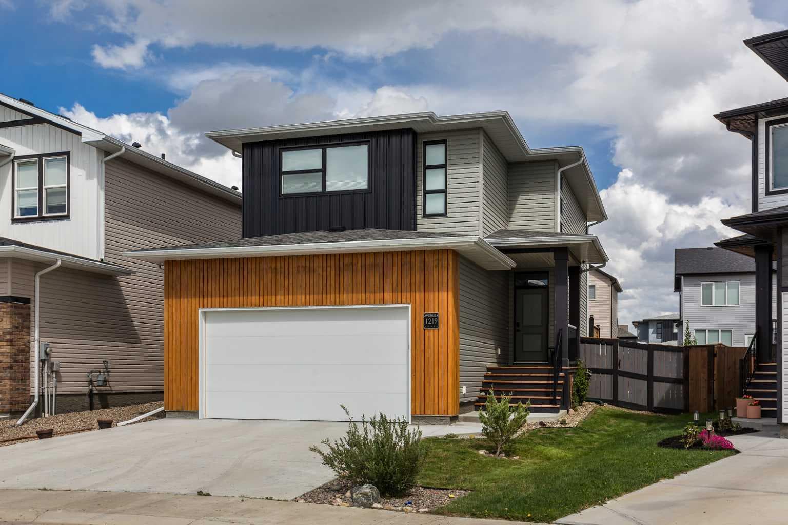 1219 Pacific Circle W — photo 1