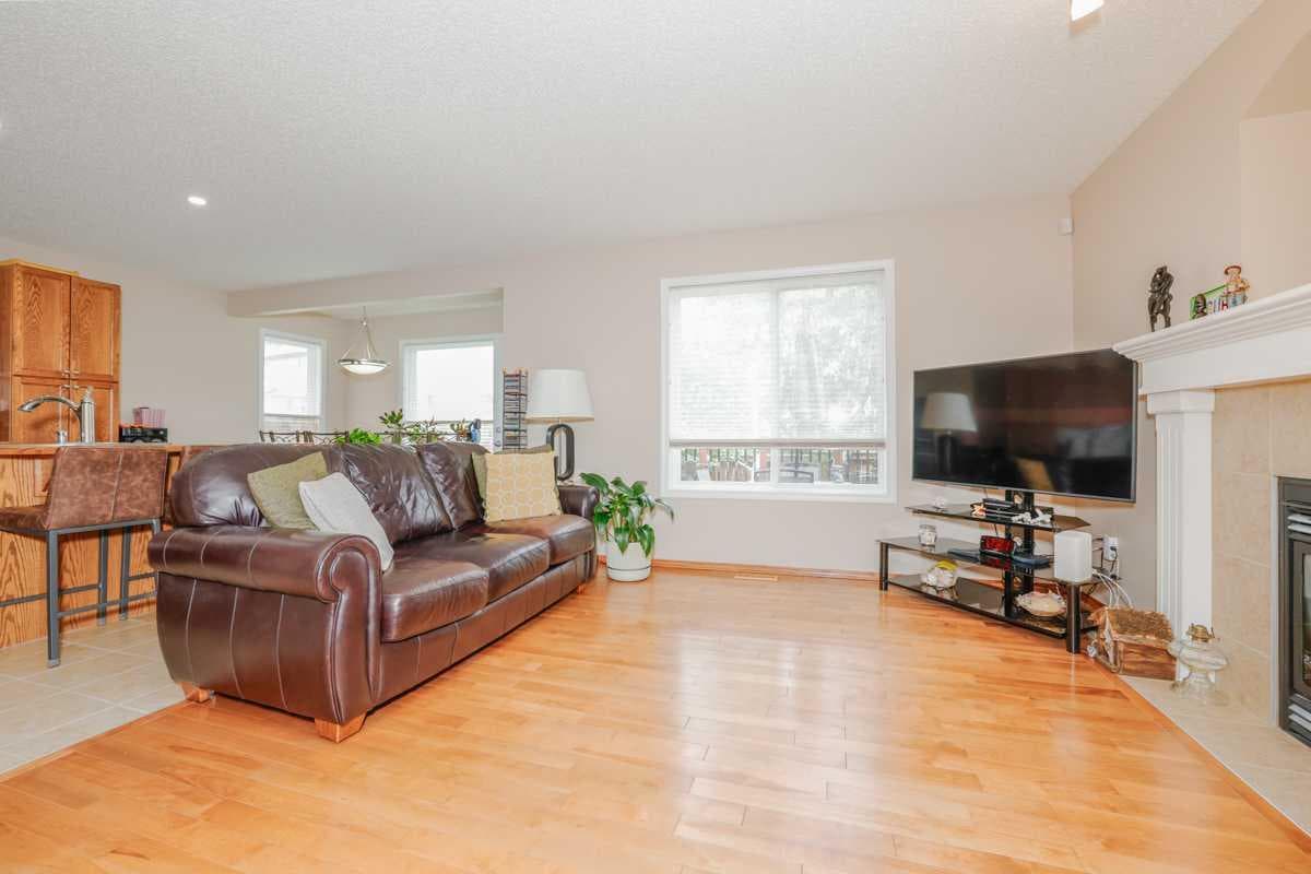 42 Royal Birch Landing NW — photo 5