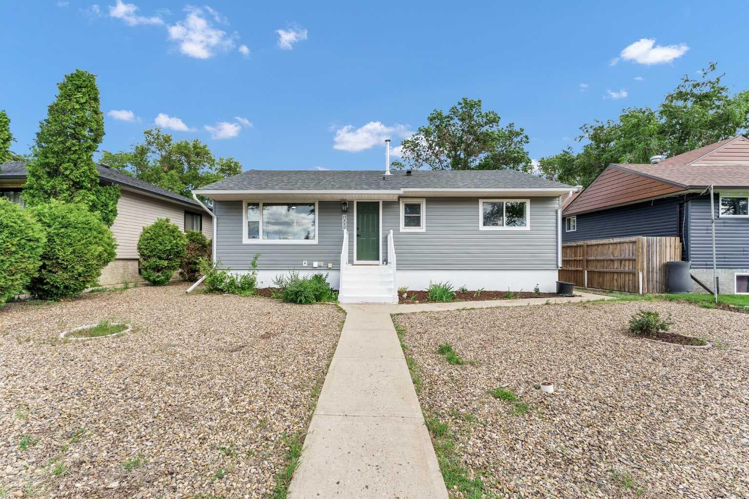 1005 Bullivant Crescent SW — photo 1