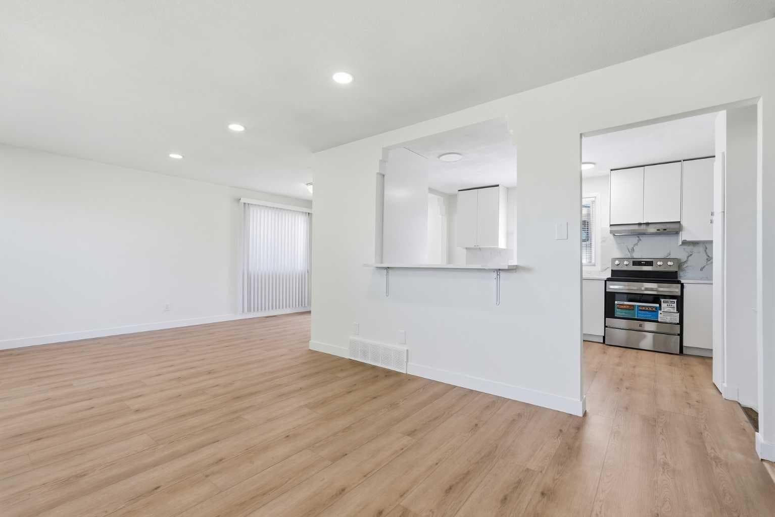 532 Rundleridge Drive NE — photo 3
