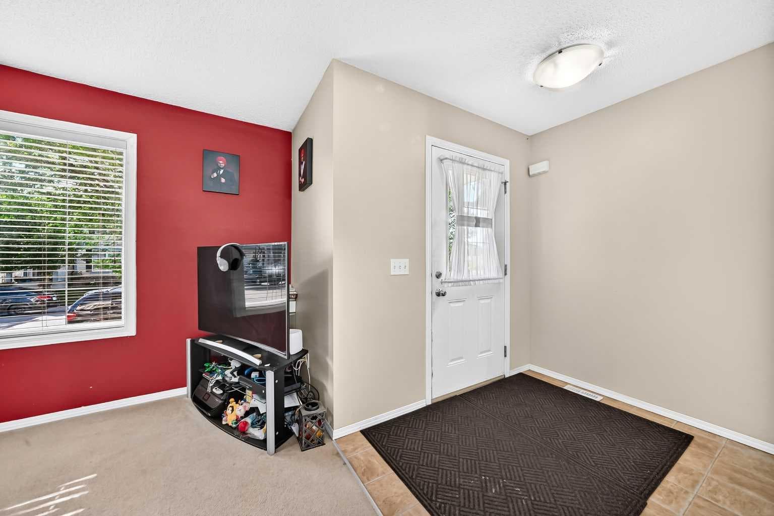 18 Taralake Gardens NE — photo 3